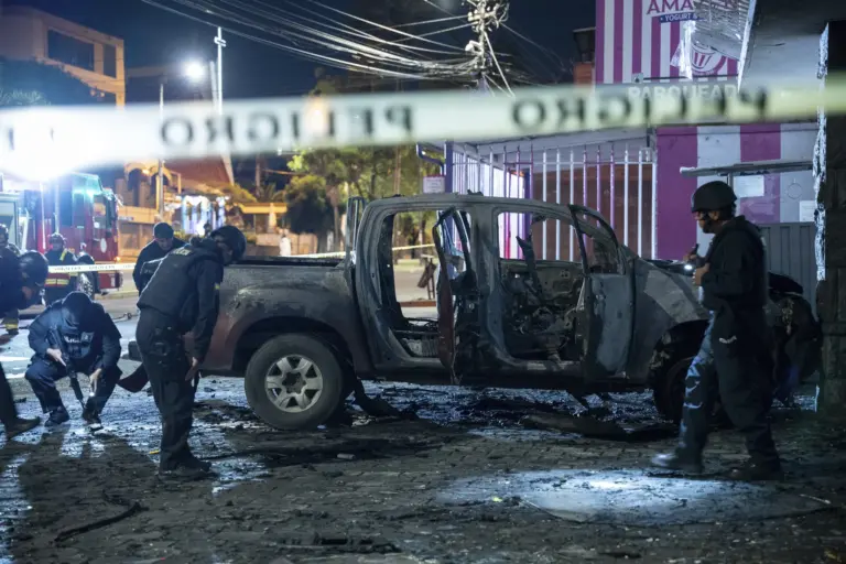 Una persona murió y hay varios heridos tras la explosión de un coche bomba en Ecuador (Video)