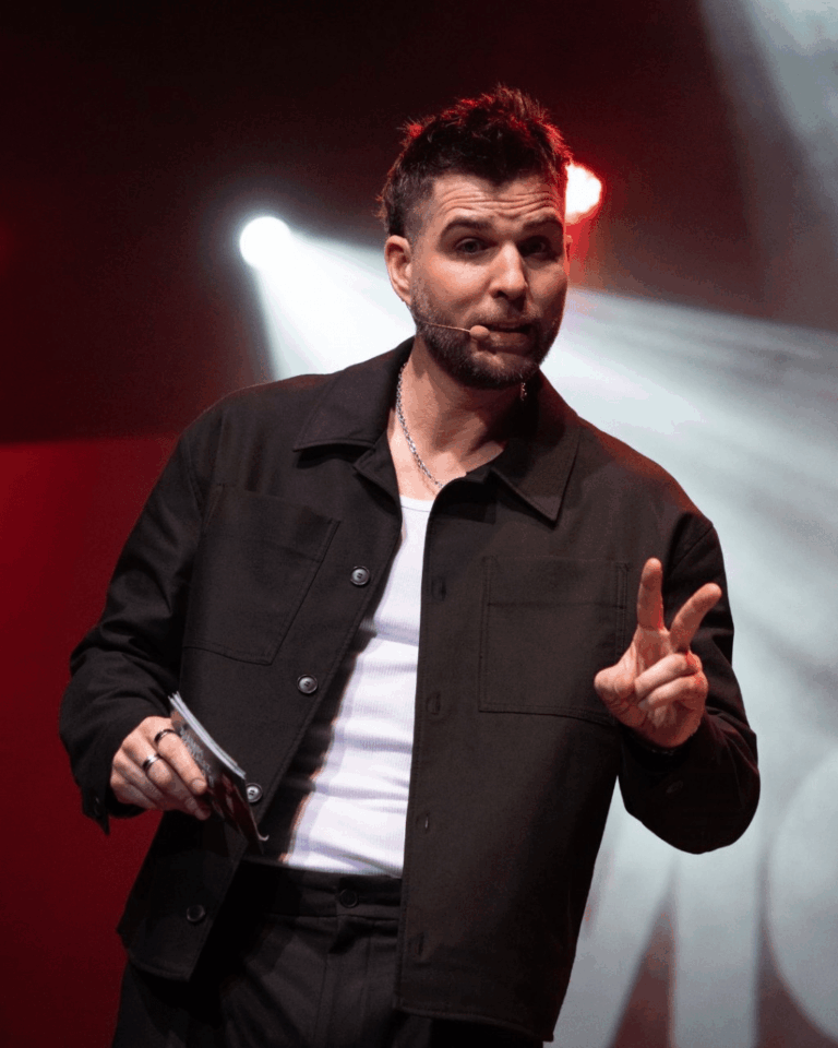 Soltero 2.0 Modo Cupido, el unipersonal de Juampi Gon en el Teatro Vera