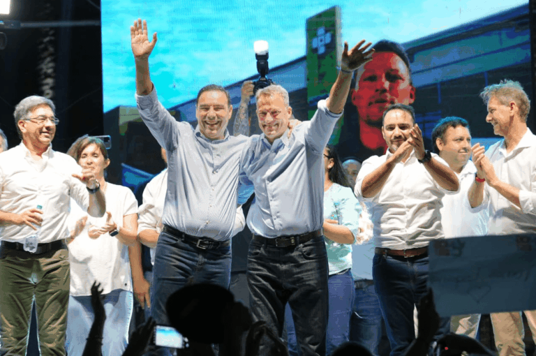 Rohner cerró su campaña en Esquina con fuerte apoyo de Valdés y el compromiso de cambiar el municipio junto al Gobierno provincial