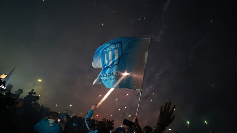 Dura advertencia de Aprevide a Racing por el uso de pirotecnia en el recibimiento ante Flamengo