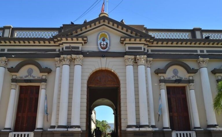 Cruces en recinto deliberante por archivo de pedido de interpelación a funcionarios