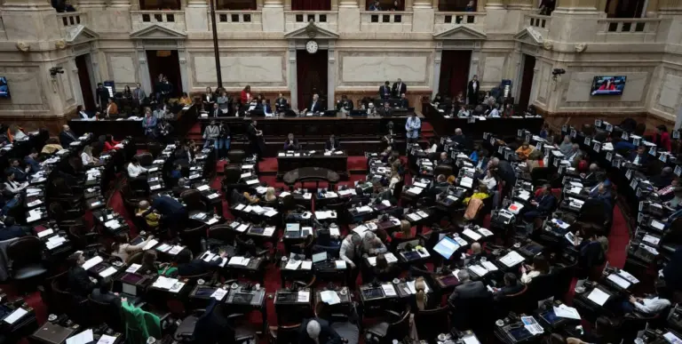 La reforma laboral desafía a las cúpulas sindicales pero también a las empresariales