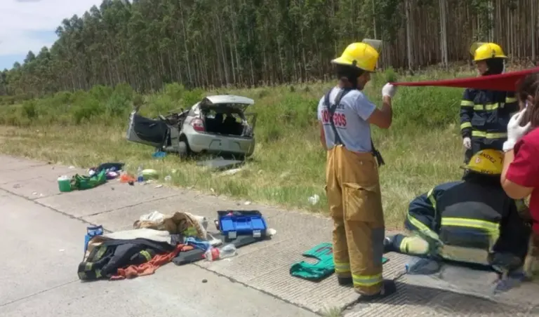 Una niña grave tras despiste del auto en el que viajaba mientras transitaba la destrozada calzada de la ruta 14.