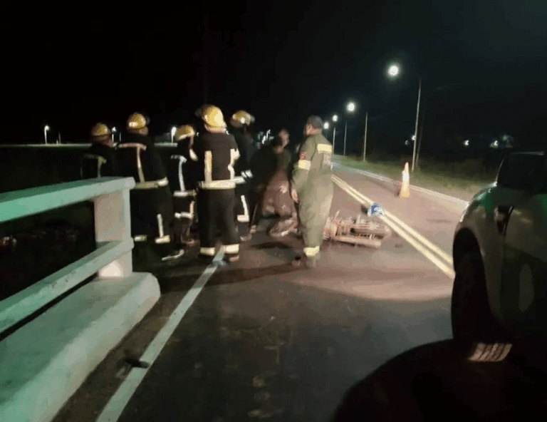 Arroyo Naranjito: Un motociclista impactó contra grupo de jóvenes