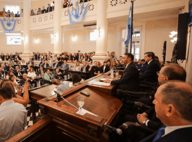 El gobernador Juan Pablo Valdés inauguró el período legislativo 2026