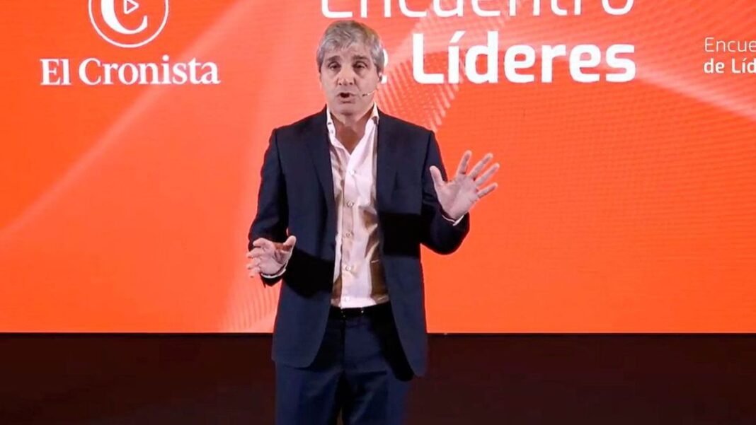 Gráfico de tendencias económicas y monedas, representando el análisis financiero.